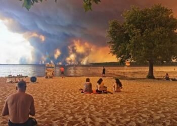 Thousands Evacuated as Wildfires Spread Across France and Spain