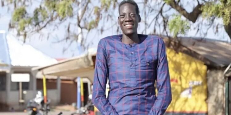 Ghana Mourns Death of Tallest Man at 33