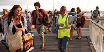Spain, France Battle Raging Wildfires as Tens of Thousands Evacuated