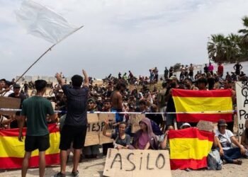 Tensions Escalate as Police Confront Anti-Migrant Protesters in Ceuta