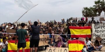 Tensions Escalate as Police Confront Anti-Migrant Protesters in Ceuta