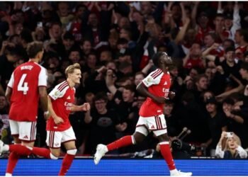 Arsenal’s English midfielder #07 Bukayo Saka (R) celebrates scoring the team’s second goal during the English Premier League football match between Arsenal and Coventry City at the Emirates Stadium in London on August 21, 2026. (Photo by Henry NICHOLLS / AFP)