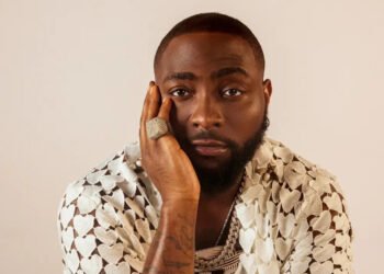 VIDEO: Davido Arrives in Osun for Uncle Adeleke’s Governorship Campaign