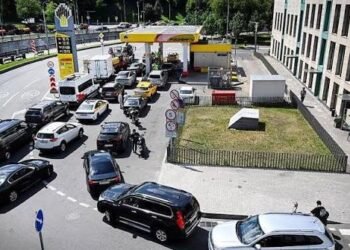 Fuel Shortages Spread Across Russia as War Takes Growing Toll on Daily Life
