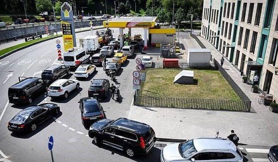 Fuel Shortages Spread Across Russia as War Takes Growing Toll on Daily Life