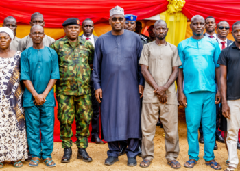 BREAKING: Gov AbdulRazaq Meets Freed Woro Abductees