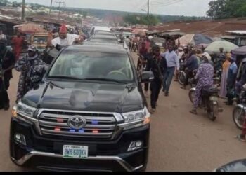 Osogbo Under Tension as Gunfire Erupts Around Governor Adeleke’s Convoy