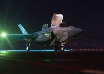US Launches Fresh Strikes on Iranian Targets Near Strait of Hormuz