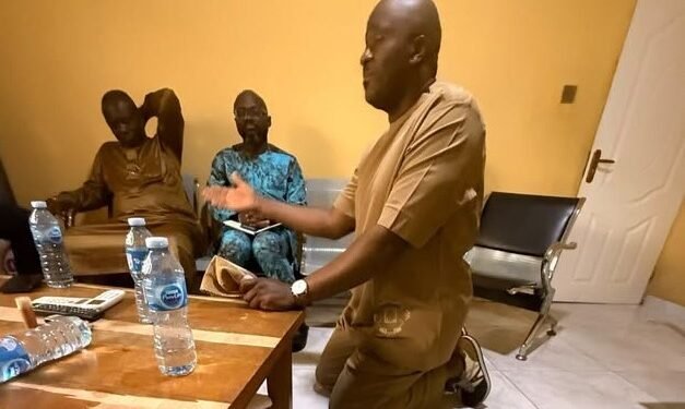 Desmond Elliot Kneels Before Gbajabiamila, Seeks Forgiveness After APC Primary Dispute