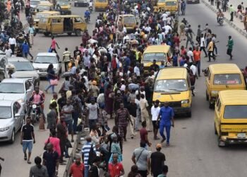 Lagos Bus Drivers Protest Alleged Extortion, Commuters Stranded