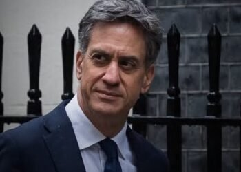 Miliband Defends UK Sanctions on Israeli Settlements Amid Criticism From British-Israeli Rabbi