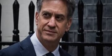 Miliband Defends UK Sanctions on Israeli Settlements Amid Criticism From British-Israeli Rabbi