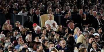 Pope Leo XIV Praises Young People at Huge Paris Mass