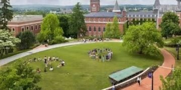 College of the Holy Cross Scholarships and Grants: What Students Need to Know