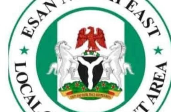EXECUTIVE CHAIRMAN, ESAN CENTRAL LGA, VISITS NEW MARKET AT AGRIC IRRUA, ALONG UROMI-EDENU ROAD, APPEALS TO TRADERS TO VACATE ROADSIDE FOR DESIGNATED STALLS