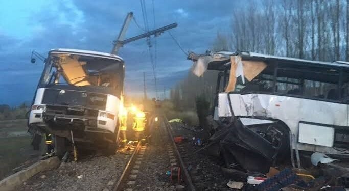 19 Injured as Freight Train Collides with Minibus Near Channel Tunnel in France