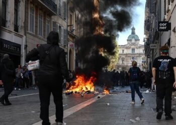 France Protests Draw Hundreds of Thousands as 70,000 Police Are Deployed