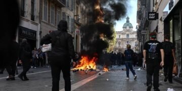 France Protests Draw Hundreds of Thousands as 70,000 Police Are Deployed