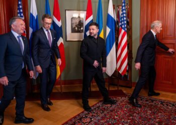 Zelensky Says US Intelligence Sharing Is Working Again as Witkoff Heads for Putin Talks
