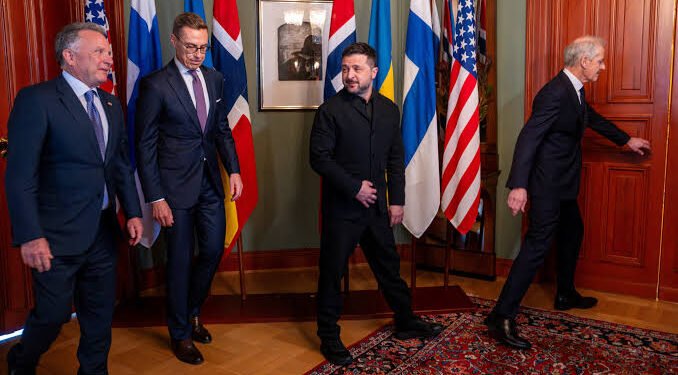 Zelensky Says US Intelligence Sharing Is Working Again as Witkoff Heads for Putin Talks